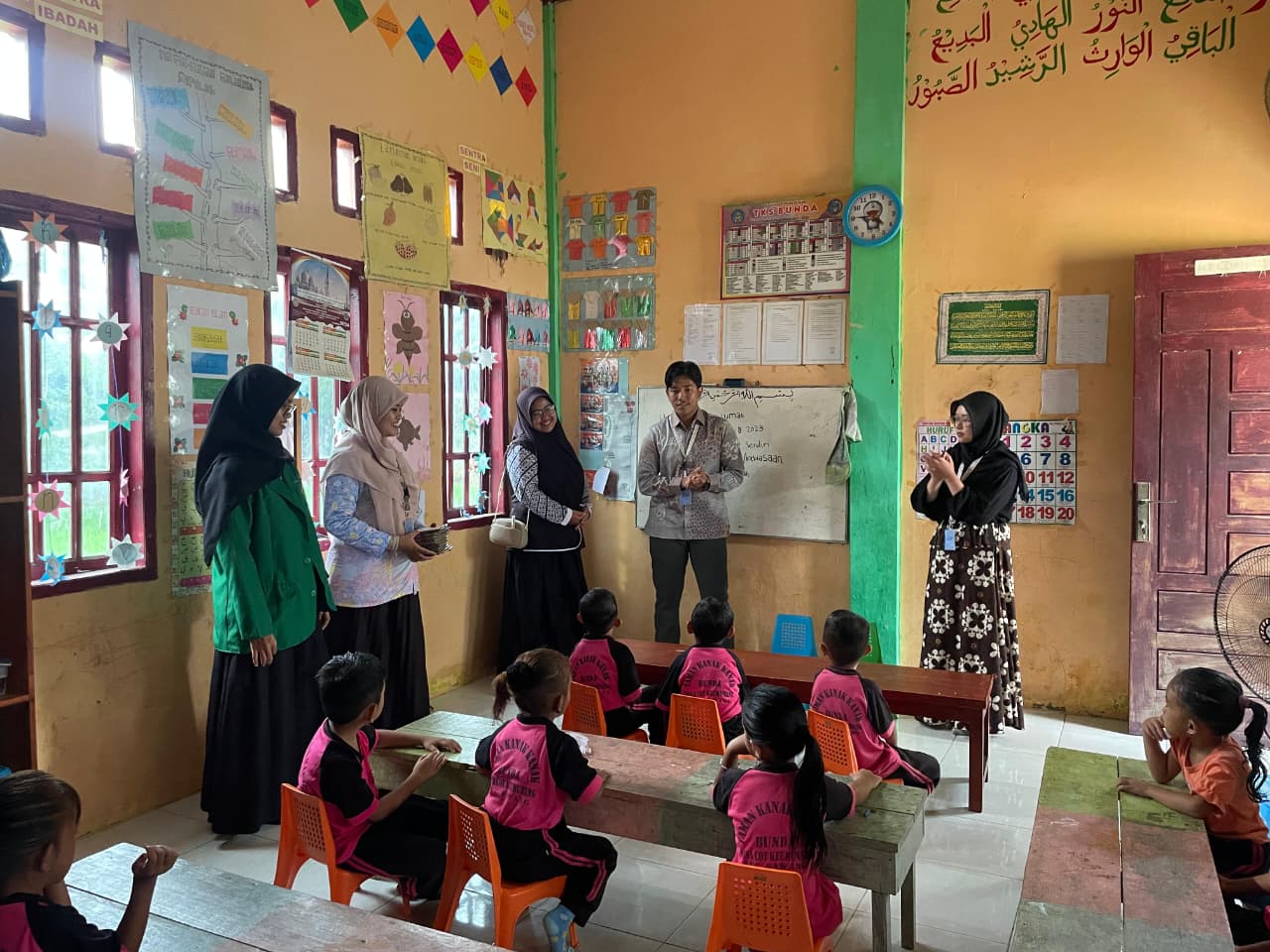 Mahasiswa KKN Kelompok 11 Mengenalkan Kebiasaan Sehat pada Anak TK di Sawang.